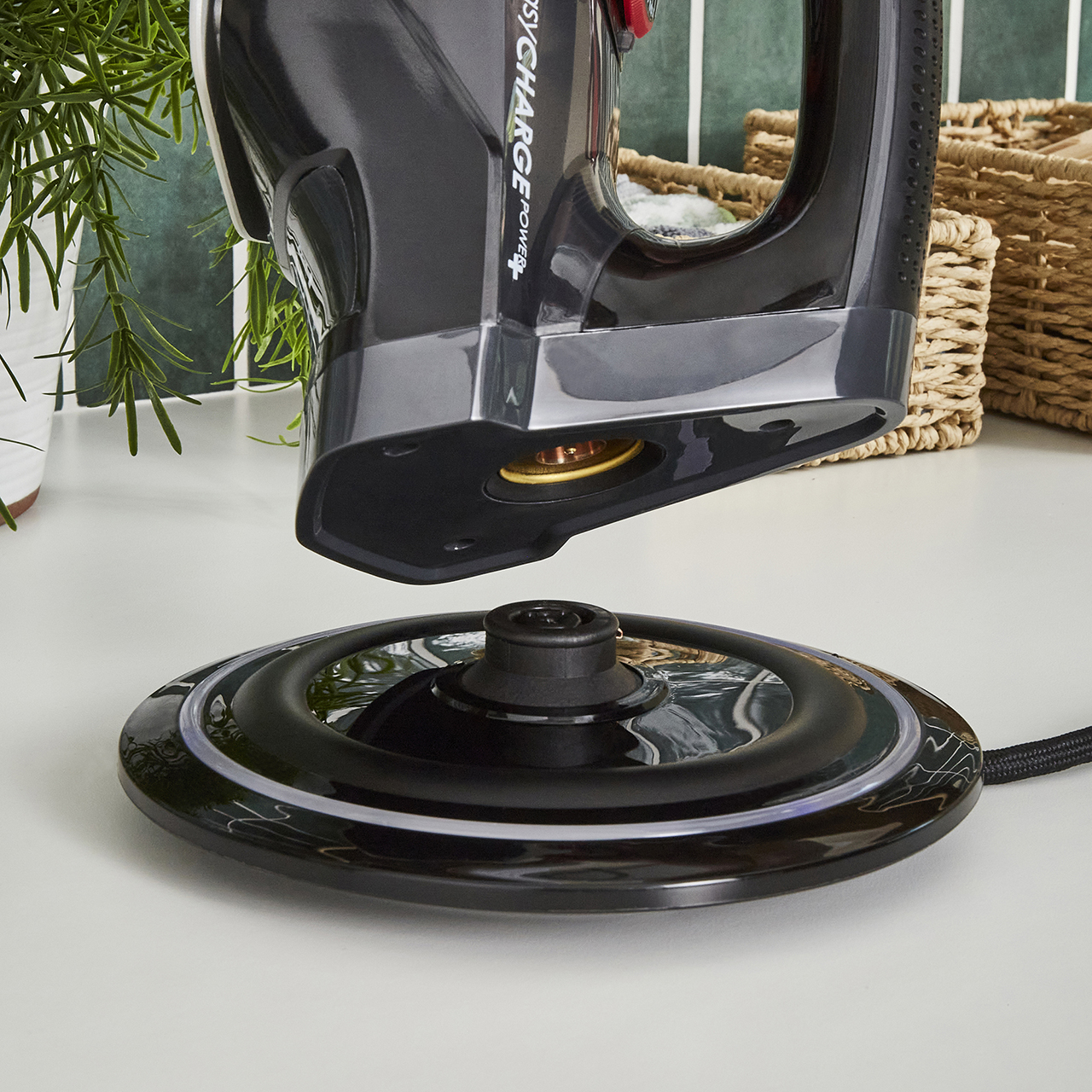 Easy-Charge Power and Cordless Steam Iron