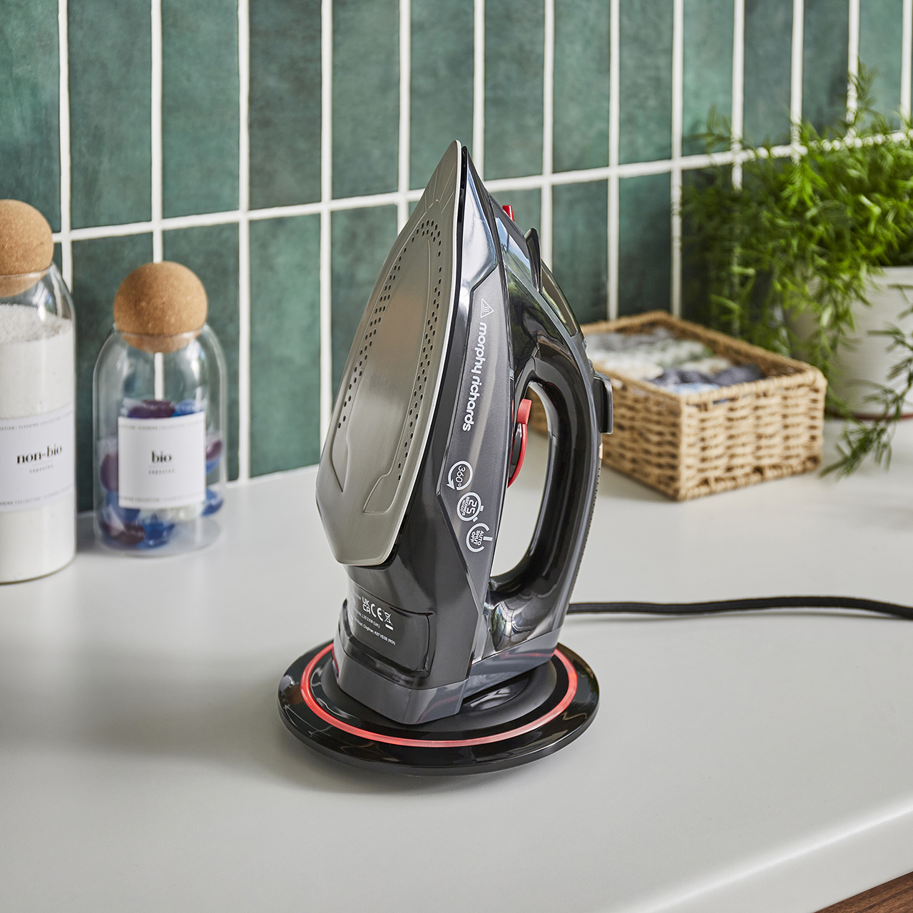 Easy-Charge Power and Cordless Steam Iron