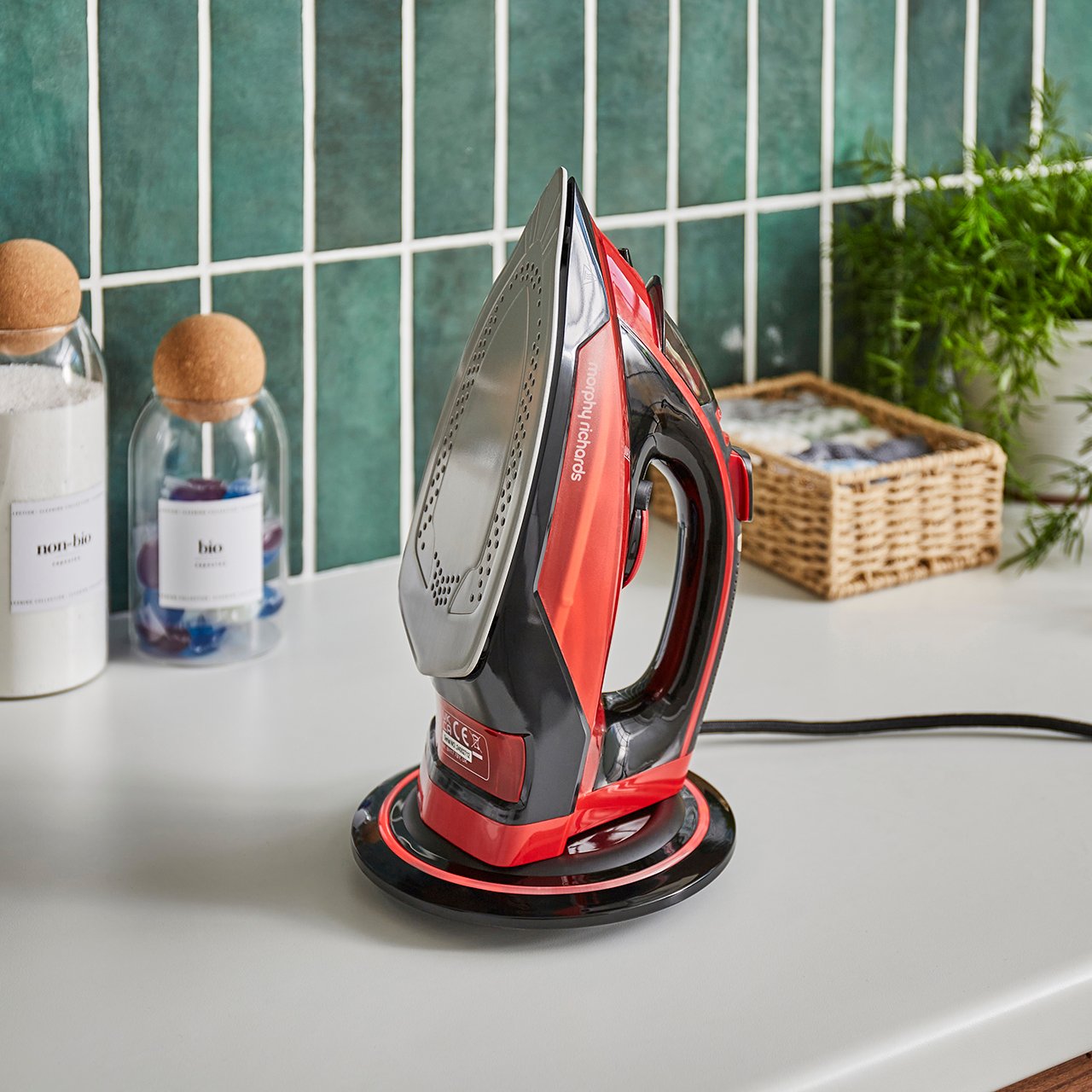 Easy-Charge Power and Cordless Steam Iron