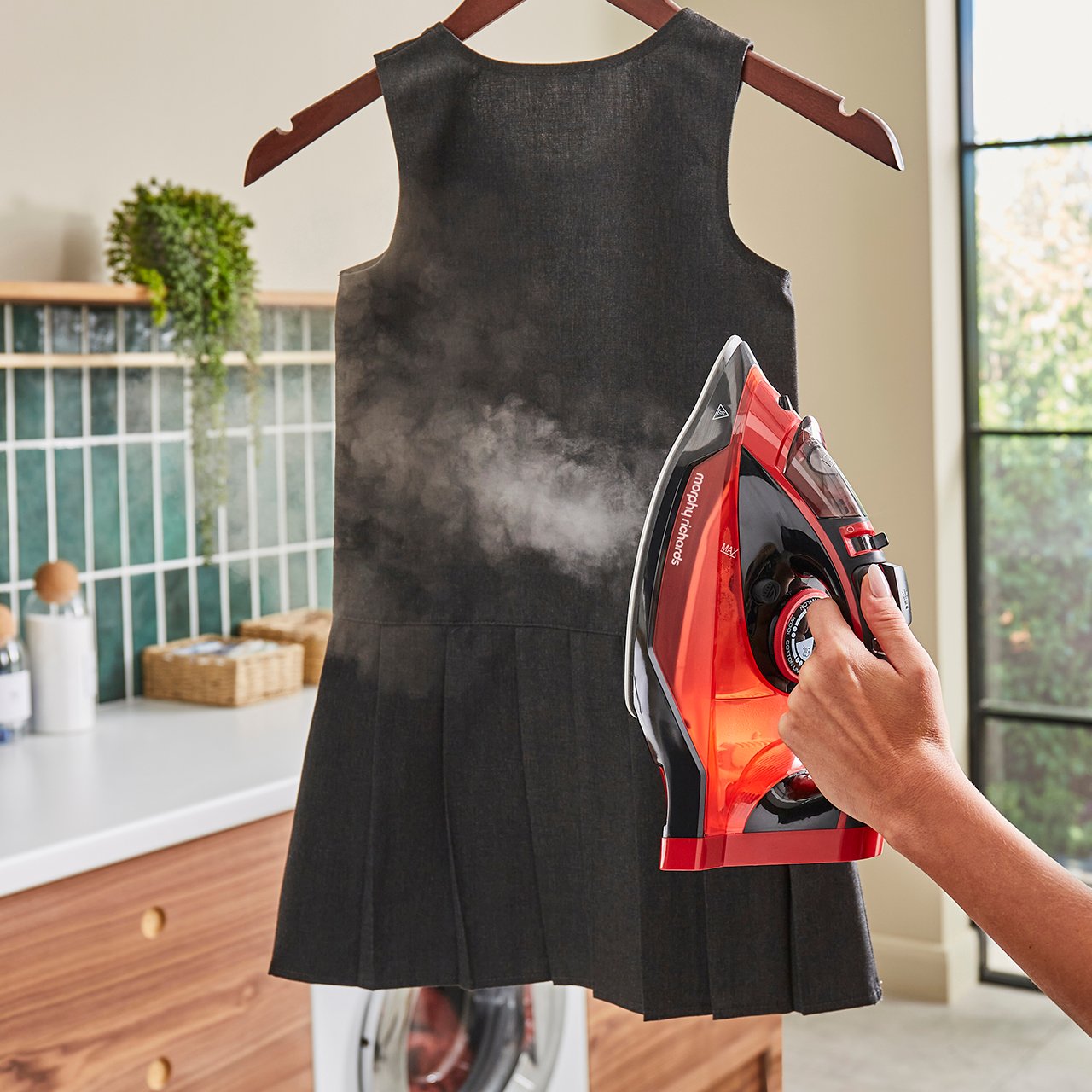 Easy-Charge Power and Cordless Steam Iron