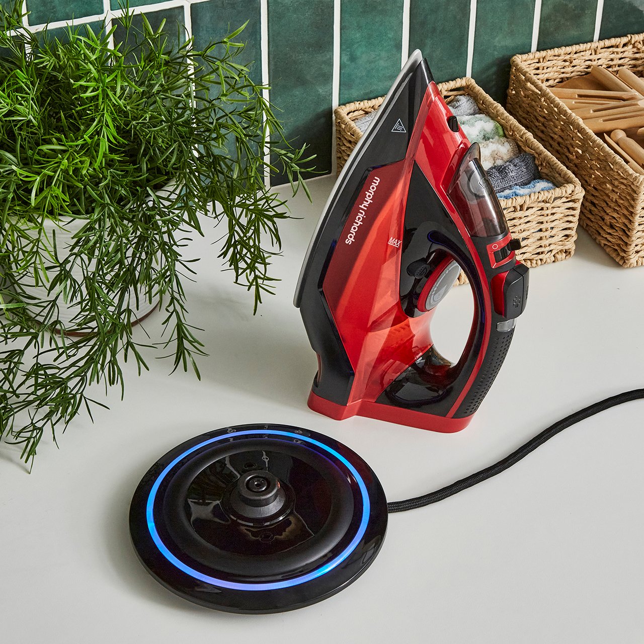 Easy-Charge Power and Cordless Steam Iron