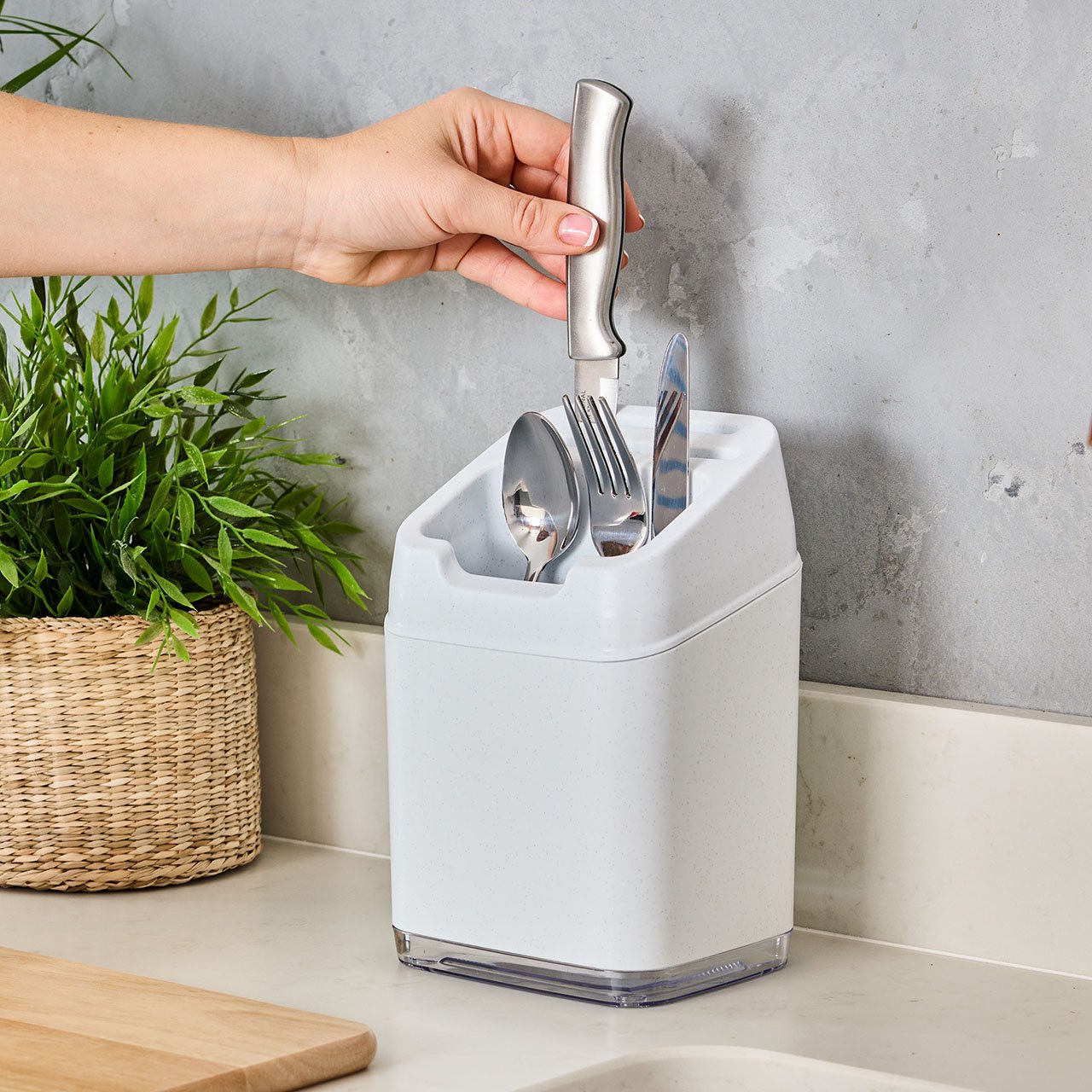 Easy-Clean Utensil Caddy